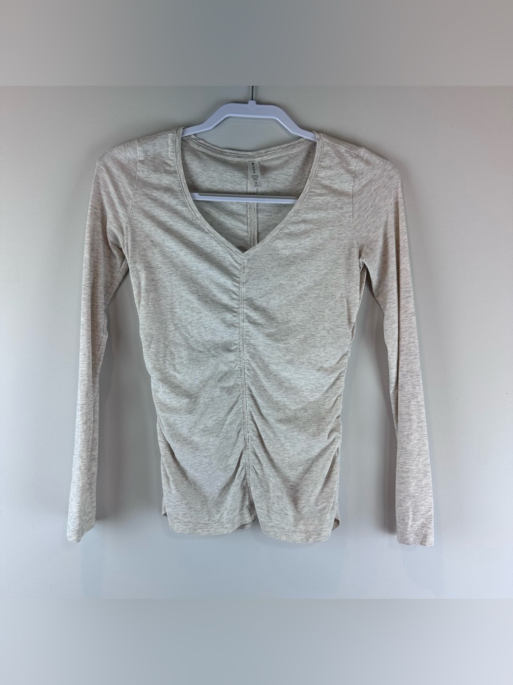 Athleta Oatmeal Tan Beige Ruched Daydream Long Sleeve Lightweight Top Size XS